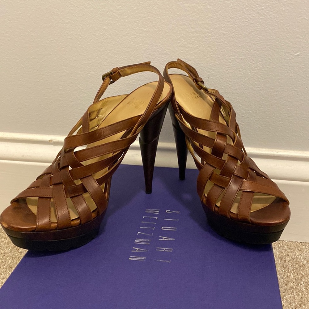 EUC Stuart Weitzman Spray saddle braided sandals in old west calf. Size 7.